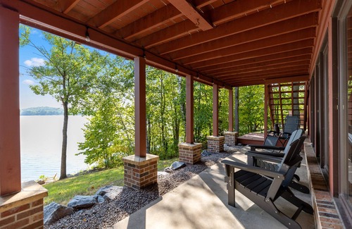 Cushing Cabin | Idyllic Cabin Retreat with Lakeside Firepit & Stunning Views