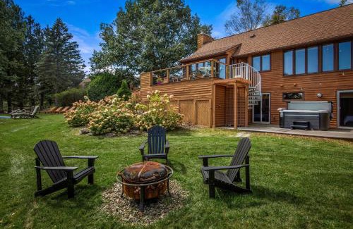 Hollowville House | Tranquil Catskill Escape with Mountain Views & Hot Tub