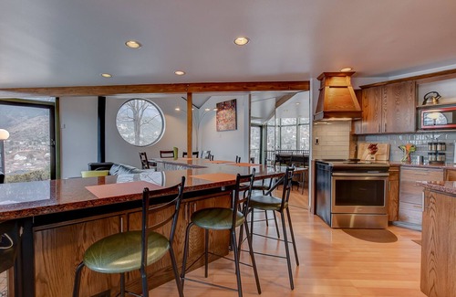 Manitou Springs Historic District House | Idyllic Colorado Mountain Getaway with Pool and Spa