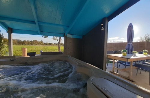 Sallertaine Cottage | Gite Sallertaine: Cozy Retreat with Spa and Hot Tub