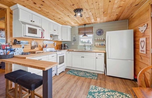 West Point Cottage | Cozy Ittybitty Beach House with Oceanfront Views in PEI