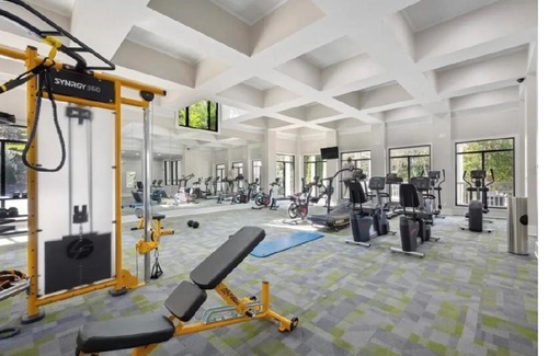 Sandy Springs Apartment | Cozy King Bed Unit with Pool & Hot Tub for Ultimate Relaxation