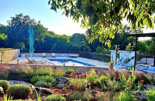 Ljubitovica House | Tranquil Dalmatian House with Ocean View & Pool Access