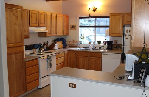 Fall Creek Cabin | Inviting Fall Creek Vacation Rental with Spa & Lake Views