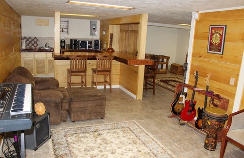 Fall Creek Cabin | Inviting Fall Creek Vacation Rental with Spa & Lake Views