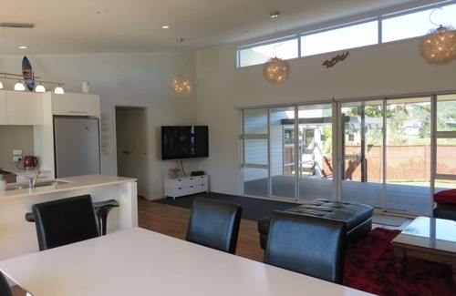 Whangapoua House | Family-Friendly Holiday House with Ocean View & Kitchen
