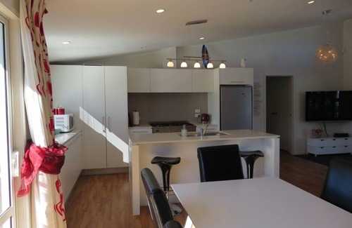 Whangapoua House | Family-Friendly Holiday House with Ocean View & Kitchen