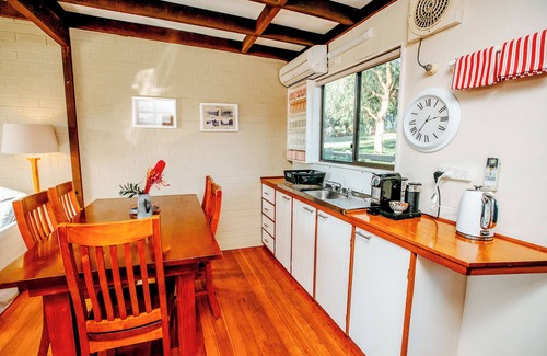 Candelo Apartment | Relaxing Family getaway in country at Bumblebrook Farm Stay Unit 3. Pet Friendly