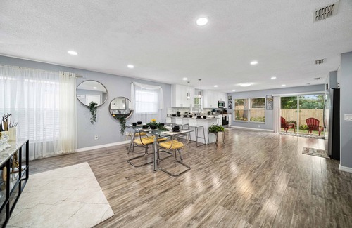 Signal Hill House | Tranquil Four-Bedroom Getaway with Ocean Views & Spa