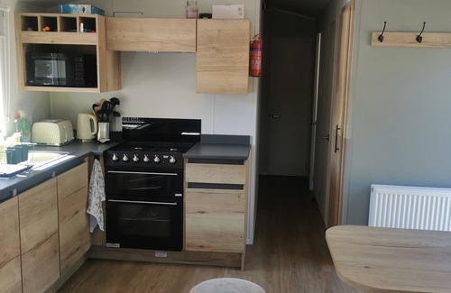 Cowes House | Relaxing Getaway at Thorness Bay Caravan Park – Isle of Wight Retreat