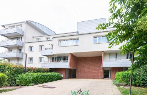 Guyancourt Apartment | Relaxing getaway 30 minutes from Paris for 4 people