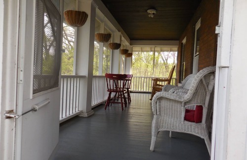 Dixon House | RELAXING GETAWAY DESTINATION