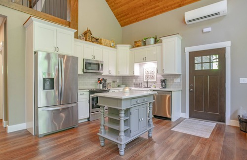 Yacolt House | Idyllic Getaway at East Fork of the Lewis River