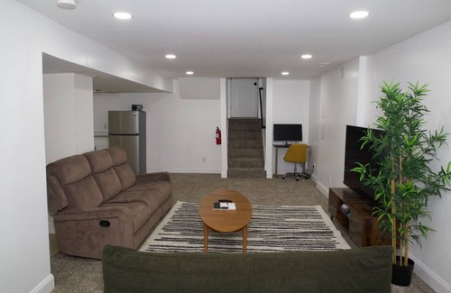 Kettering House | Relaxing Getaway w/Huge Lounge and Bedroom