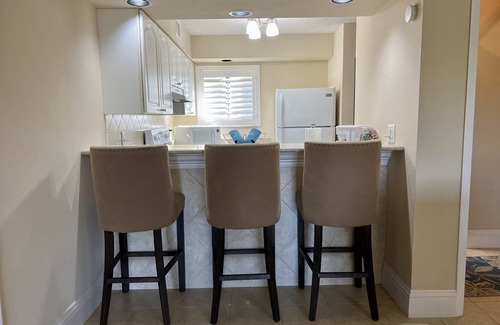 Wesley Chapel Condo | Scenic Waterfront Retreat: 2BR Condo with Patio Views