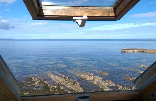 Banff Cottage | Idyllic Oceanfront Cottage with Spa and Hot Tub Amenities