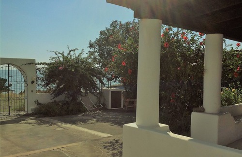 San Vincenzo House | Tranquil Seaside Getaway with Oceanfront Views