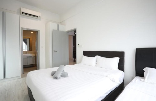 Kampung Sembulan Baru Apartment | Relaxing Retreat at Sutera Avenue with Pool & Breakfast