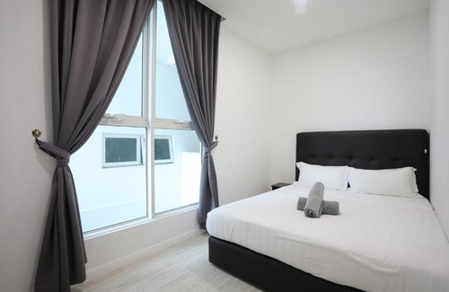 Kampung Sembulan Baru Apartment | Relaxing Retreat at Sutera Avenue with Pool & Breakfast
