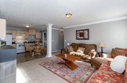 Monroe House | Serene Retreat Near Interstate - Family & Pet Friendly