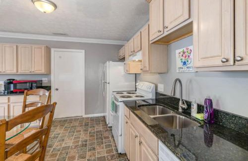 Monroe House | Serene Retreat Near Interstate - Family & Pet Friendly