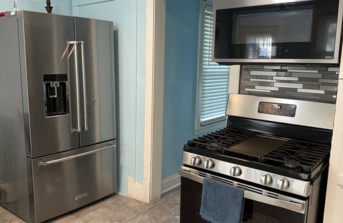 Morgan Park House | Relaxing hot and beautiful 4 bed, 2 baths in peaceful area