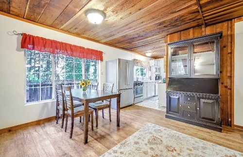 Camp Meeker Cabin | Relaxing Hot Tub & Backyard for Lazy Days