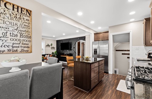 Ferndale House | Ultimate Hideout with Hot Tub, Arcade & Home Theatre Fun!