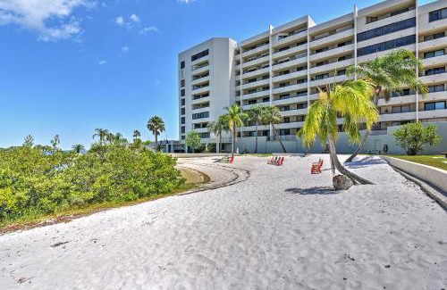 Hudson Apartment | Relaxing Hudson Condo with Pool Access and Ocean Views