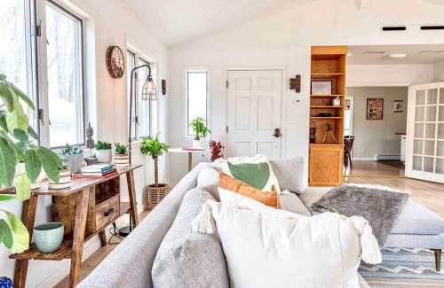 Stone Ridge House | Relaxing Hudson Valley Getaway- 4BR Sauna 15 acres