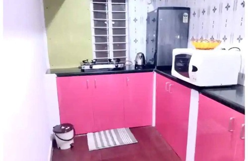RT Nagar House | Cozy King Bed Suite with Free Internet & Parking Options