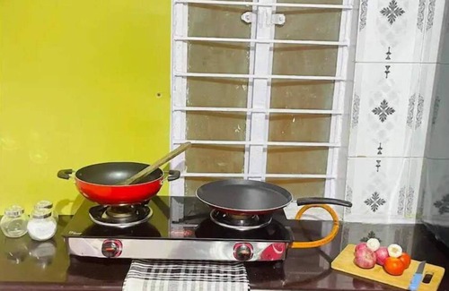 RT Nagar House | Cozy King Bed Suite with Free Internet & Parking Options