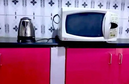 RT Nagar House | Cozy King Bed Suite with Free Internet & Parking Options