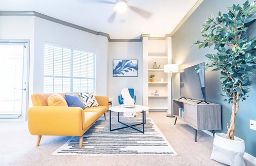 Willow Run Apartment | Relaxing King Suite | 1BR with Pool, Gym & Parking