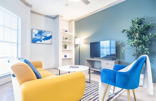 Willow Run Apartment | Relaxing King Suite | 1BR with Pool, Gym & Parking