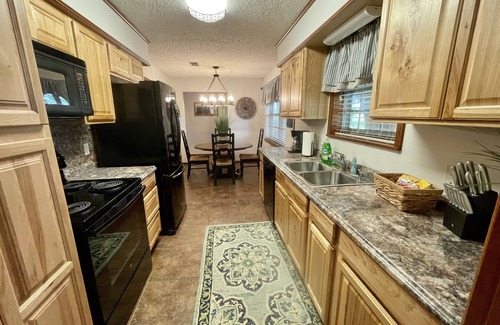 Texarkana House | Escape to a Lake House Retreat with Pool & Scenic Views