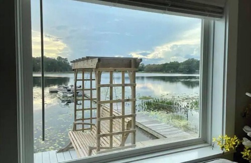 Edgar House | Peaceful Lakefront Cottage with Family-Friendly Amenities