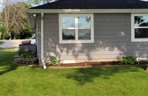 Hingham Cottage | Serene Lakeside Cottage Near Road America & Fond du Lac