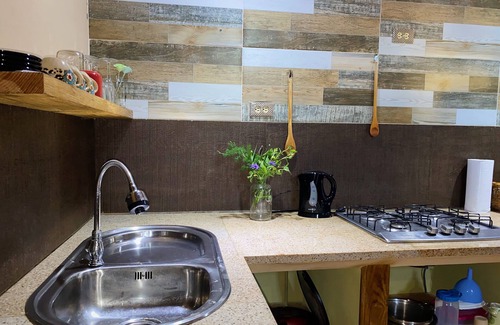 Sero Grandi Cabin | Serene Loft Studio Cabin - Pet Friendly, Minutes to Beach!