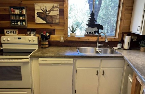 Payson Cabin | Inviting Mountain Retreat with Trails, Fishing & Waterfalls