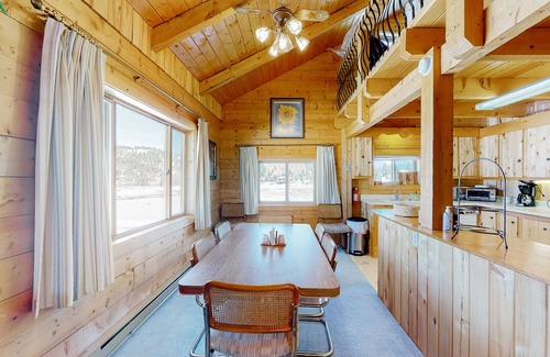 South Fork House | Inviting Mountain Retreat with Deck, Spa & Great Views