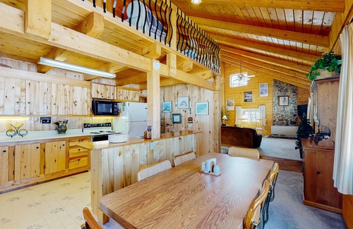 South Fork House | Inviting Mountain Retreat with Deck, Spa & Great Views