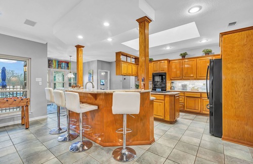 Austin House | ♥Relaxing Oasis♥Pool♥ Spa♥Steam shower☀ 3-Acre Backyard, Games/Activities!