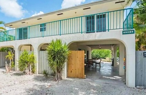 Breezeswept Beach Estates House | Peaceful Ocean Escape at Ramrod Summerland Key