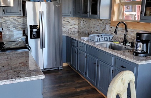 Fountain Run Cabin | Experience Relaxation with Lake Views and Spa Amenities