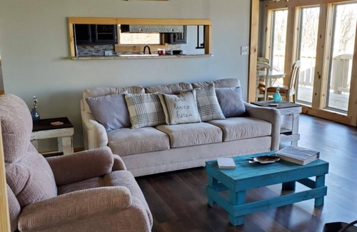 Fountain Run Cabin | Experience Relaxation with Lake Views and Spa Amenities