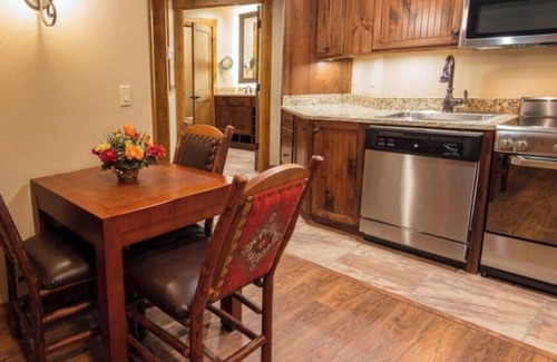 Gatlinburg Villa | Relaxing One-Bedroom Villa in the beautiful Smoky Mountains