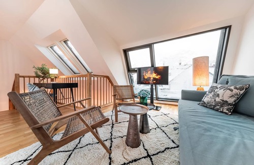 Oberdobling Apartment | Inviting Penthouse with Panoramic Views and Cozy Terrace