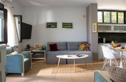 Gazi House | Tranquil Retreat with Pool and Garden in the Countryside