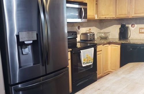 Orange City House | Tranquil 1.5 Acre Retreat with Private Pool - Rated 10/10
